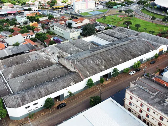 Galpão / Barracão com 7000m², à venda ou para alugar, no bairro Centro em Londrina