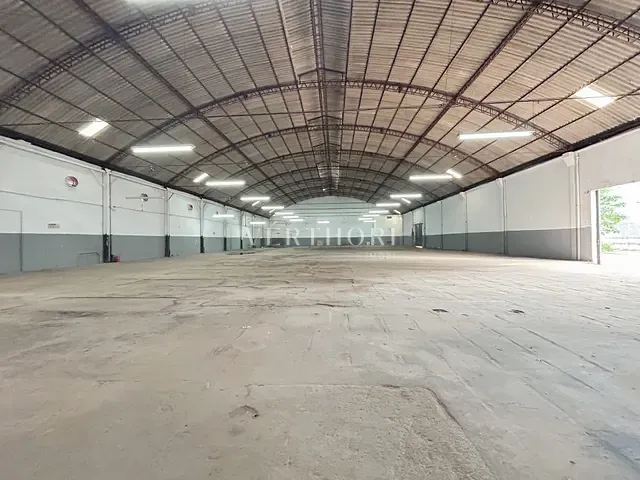Galpão / Barracão com 7000m², à venda ou para alugar, no bairro Centro em Londrina