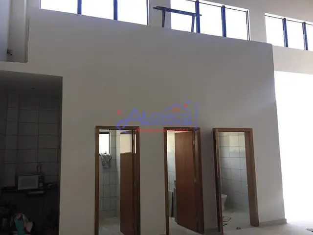 Galpão / Barracão com 300m², para alugar, no bairro Jardim Santa Maria em Jacareí