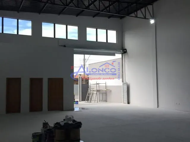 Galpão / Barracão com 300m², para alugar, no bairro Jardim Santa Maria em Jacareí