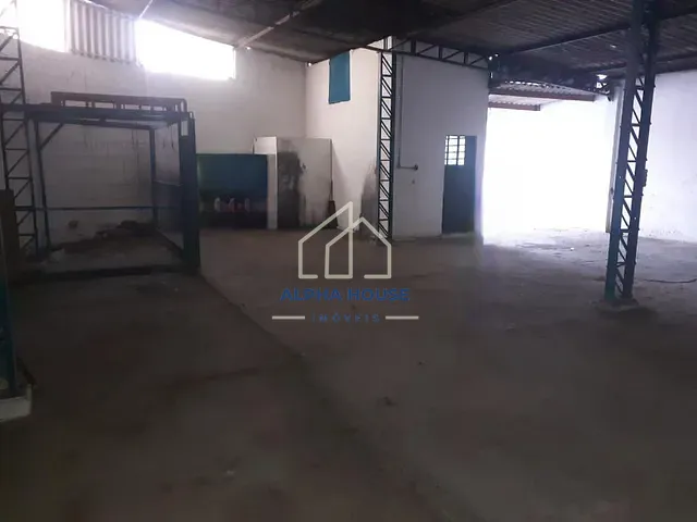 Galpão / Barracão com 160m², à venda, no bairro Parque São Benedito em Pindamonhangaba