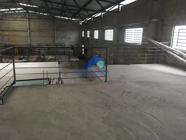 Galpão / Barracão com 1400m², à venda, no bairro Putim em São José dos Campos