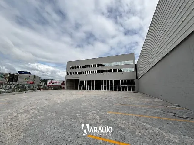 Galpão / Barracão com 2814m², para alugar, no bairro Ressacada em Itajaí