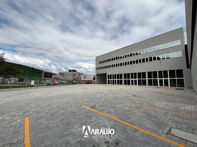 Galpão / Barracão com 2814m², para alugar, no bairro Ressacada em Itajaí
