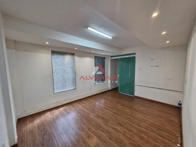 Galpão / Barracão com 311m², para alugar, no bairro Aterrado em Volta Redonda
