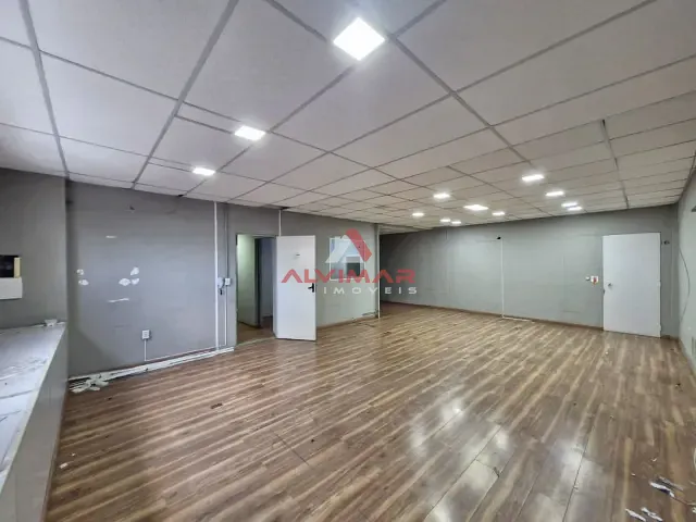 Galpão / Barracão com 311m², para alugar, no bairro Aterrado em Volta Redonda