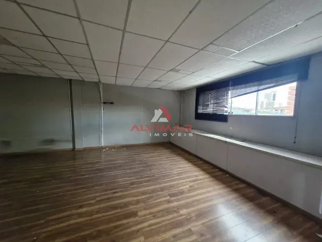 Galpão / Barracão com 311m², para alugar, no bairro Aterrado em Volta Redonda