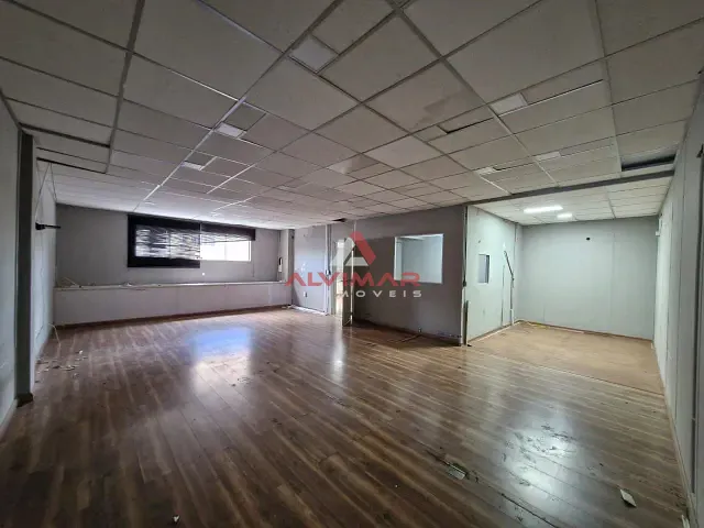 Galpão / Barracão com 311m², para alugar, no bairro Aterrado em Volta Redonda
