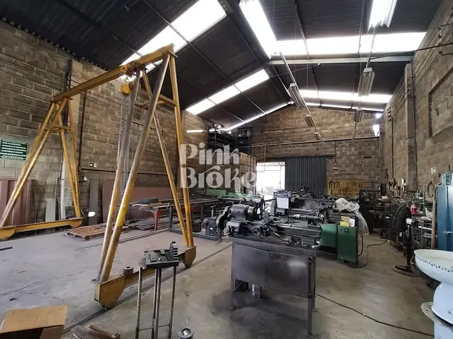 Galpão / Barracão com 960m², à venda, no bairro Ressaca em Contagem