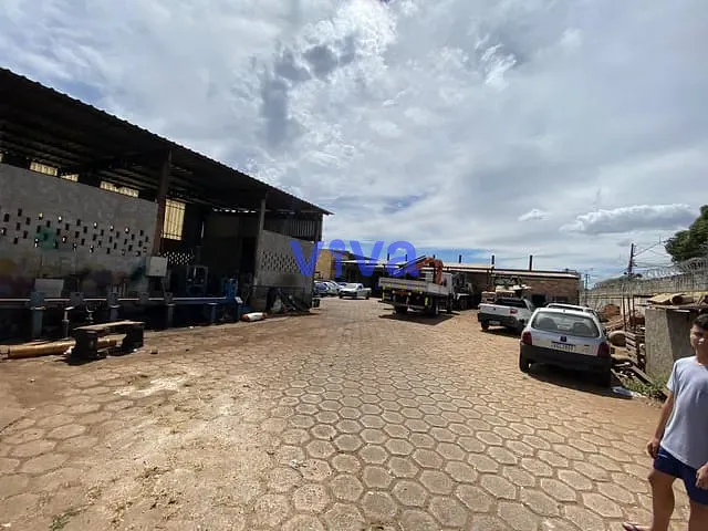 Galpão / Barracão com 1435m², à venda, no bairro Cidade Jardim em Goiânia