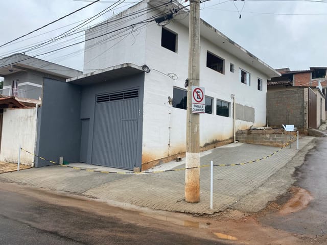 Foto do Galpão / Barracão - Oportunidade comercial: Barracão para locação da sua empresa, ótima localização no bairro Santo Antônio em Louveira, SP. | UF AGENTES IMOBILIÁRIOS