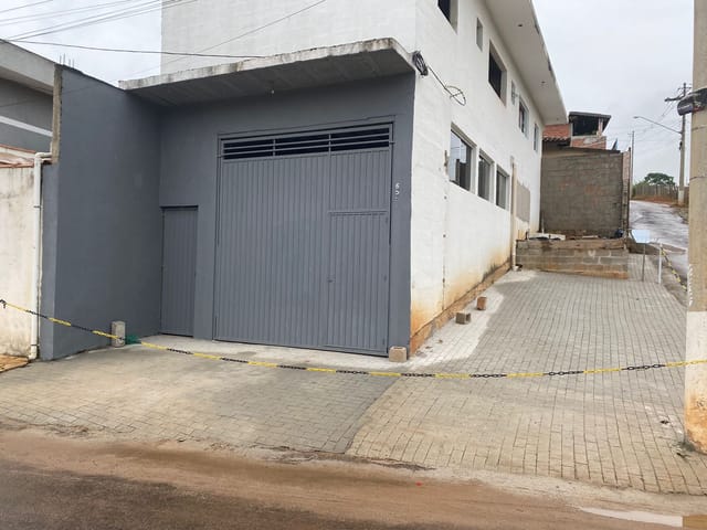 Foto do Galpão / Barracão - Oportunidade comercial: Barracão para locação da sua empresa, ótima localização no bairro Santo Antônio em Louveira, SP. | UF AGENTES IMOBILIÁRIOS
