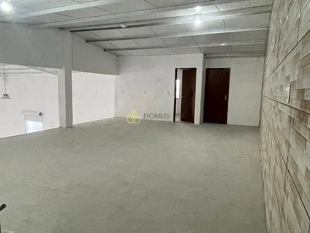 Galpão / Barracão com 600m², para alugar, no bairro Centro em Porto Real
