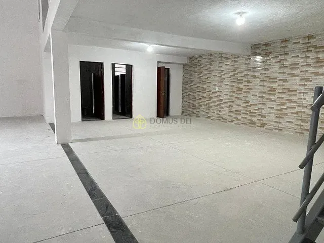 Galpão / Barracão com 600m², para alugar, no bairro Centro em Porto Real