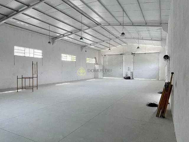 Galpão / Barracão com 600m², para alugar, no bairro Centro em Porto Real