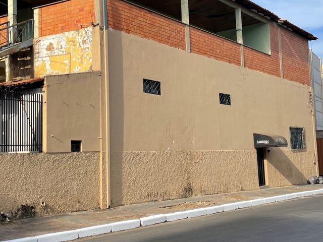 Galpão / Barracão com 1079m², à venda, no bairro Centro-Sul em Cuiabá