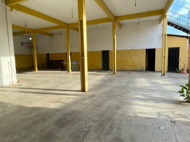 Galpão / Barracão com 1079m², à venda, no bairro Centro-Sul em Cuiabá