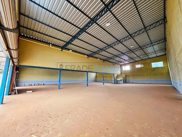 Galpão / Barracão com 720m², para alugar, no bairro Estancia Aroeira em Trindade