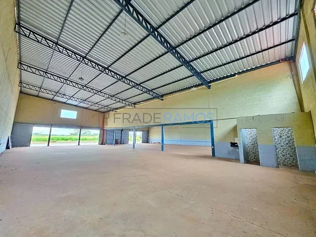 Galpão / Barracão com 720m², para alugar, no bairro Estancia Aroeira em Trindade