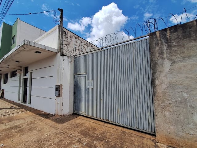 Galpão / Barracão com 800m², para alugar, no bairro Jardim Perola em Birigui