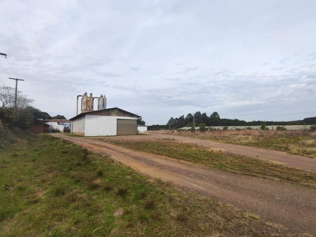 Galpão / Barracão com 3000m², à venda, no bairro Industrial em Nova Prata