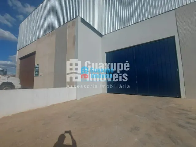Galpão / Barracão com 785m², para alugar, no bairro Polo Industrial em Guaxupé