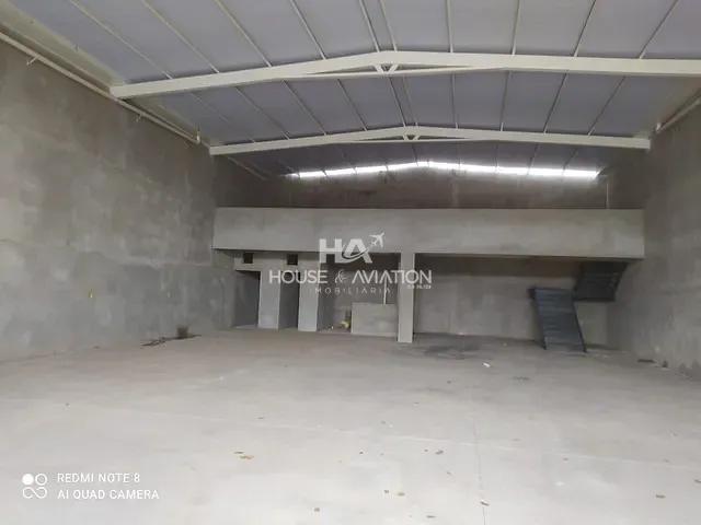 Galpão / Barracão com 338m², à venda, no bairro Parque das Flores em Goiânia