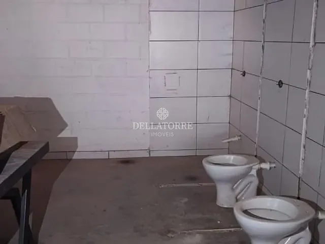 Galpão / Barracão com 156m², para alugar, no bairro Várzea em Teresópolis