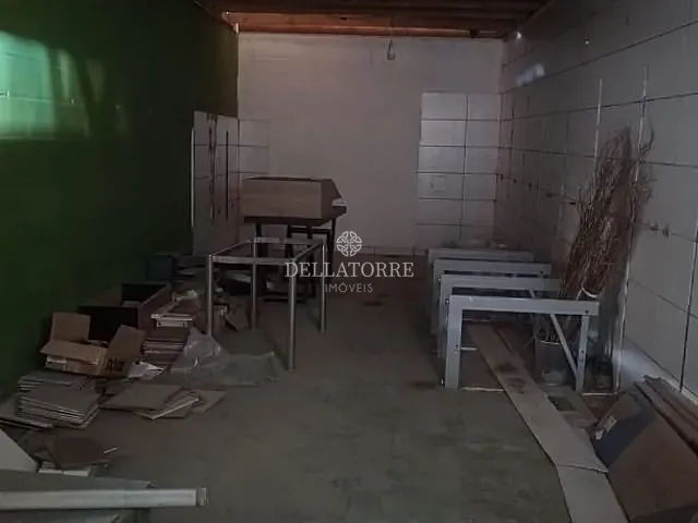 Galpão / Barracão com 156m², para alugar, no bairro Várzea em Teresópolis