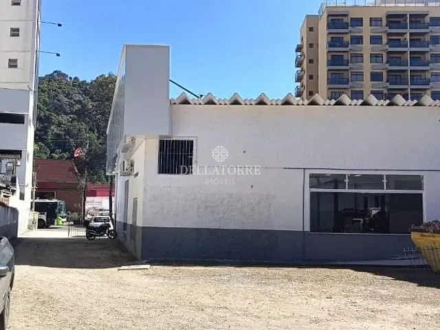 Galpão / Barracão com 156m², para alugar, no bairro Várzea em Teresópolis