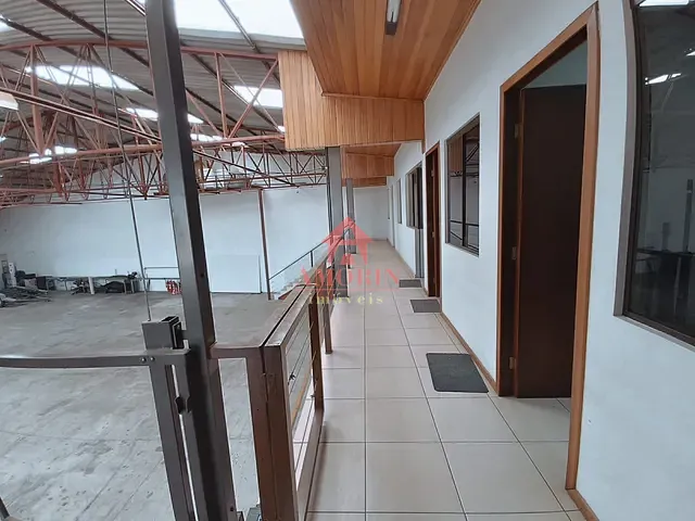 Galpão / Barracão com 1100m², à venda, no bairro Guaíra em Curitiba