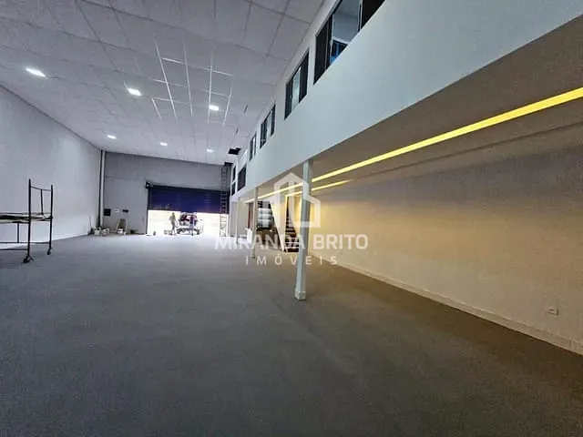 Galpão / Barracão à venda, no bairro Setor Garavelo em Goiânia