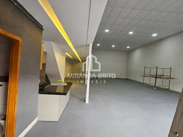 Galpão / Barracão à venda, no bairro Setor Garavelo em Goiânia