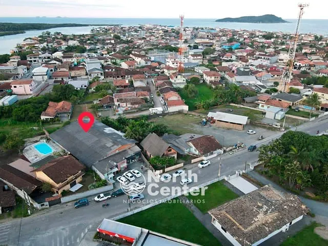 Galpão / Barracão com 700m², à venda, no bairro Centro em Balneário Barra do Sul