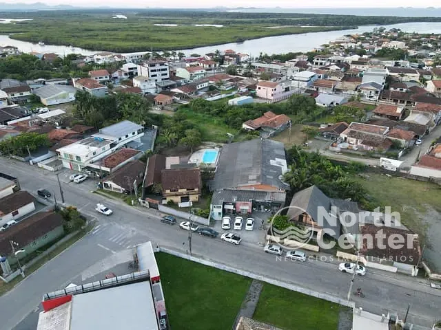 Galpão / Barracão com 700m², à venda, no bairro Centro em Balneário Barra do Sul
