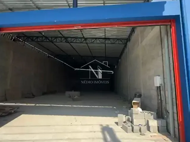 Galpão / Barracão à venda ou para alugar, no bairro Centro em Maricá