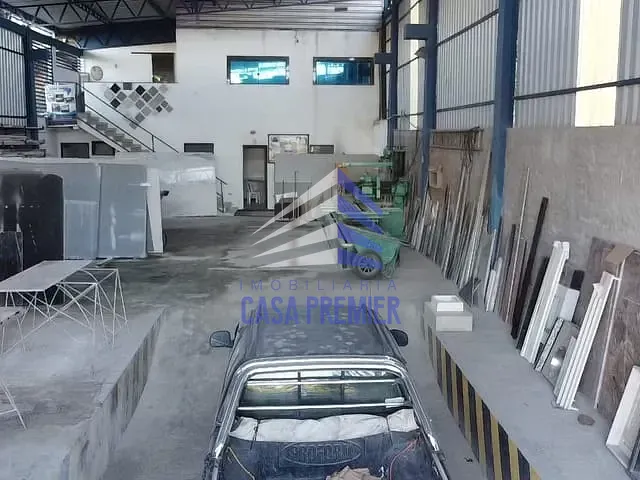 Galpão / Barracão com 880m², à venda, no bairro Olivença em Ilhéus