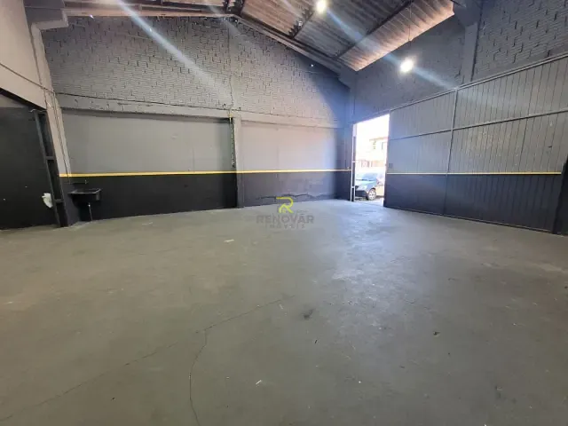 Galpão / Barracão com 300m², para alugar, no bairro Centro em Guarapuava