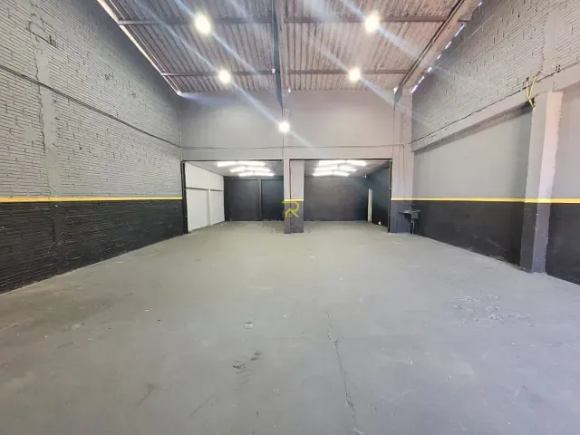 Galpão / Barracão com 300m², para alugar, no bairro Centro em Guarapuava