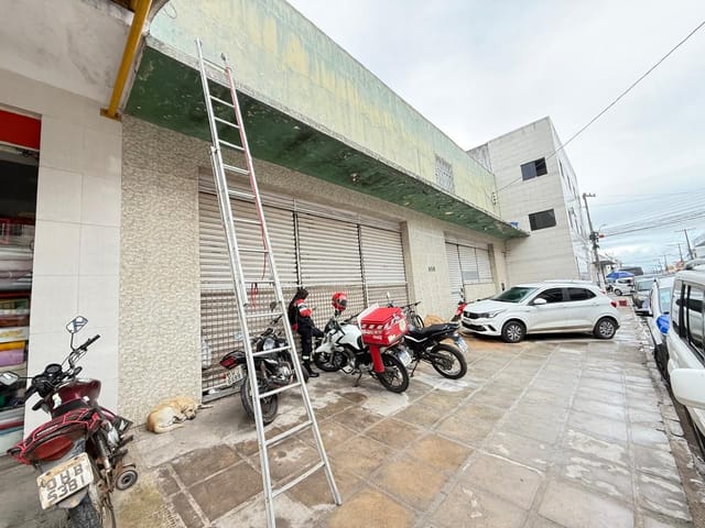 Galpão / Barracão com 1100m², para alugar, no bairro Centro em Arapiraca