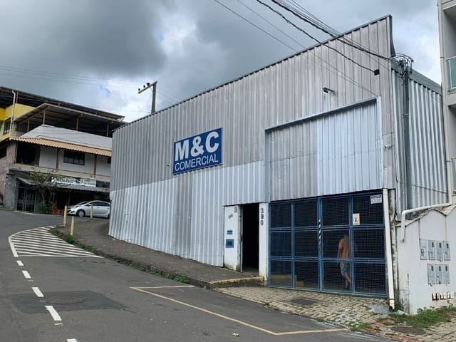 Galpão / Barracão com 600m², para alugar, no bairro Residencial Renascenca em Juiz de Fora