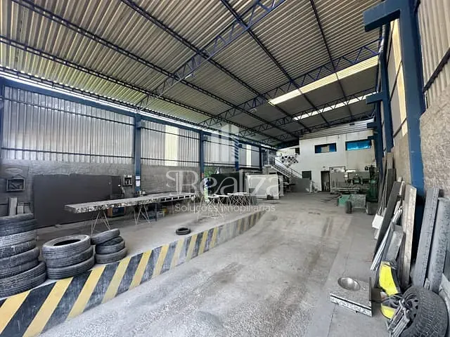 Galpão / Barracão com 1800m², à venda, no bairro Olivença em Ilhéus