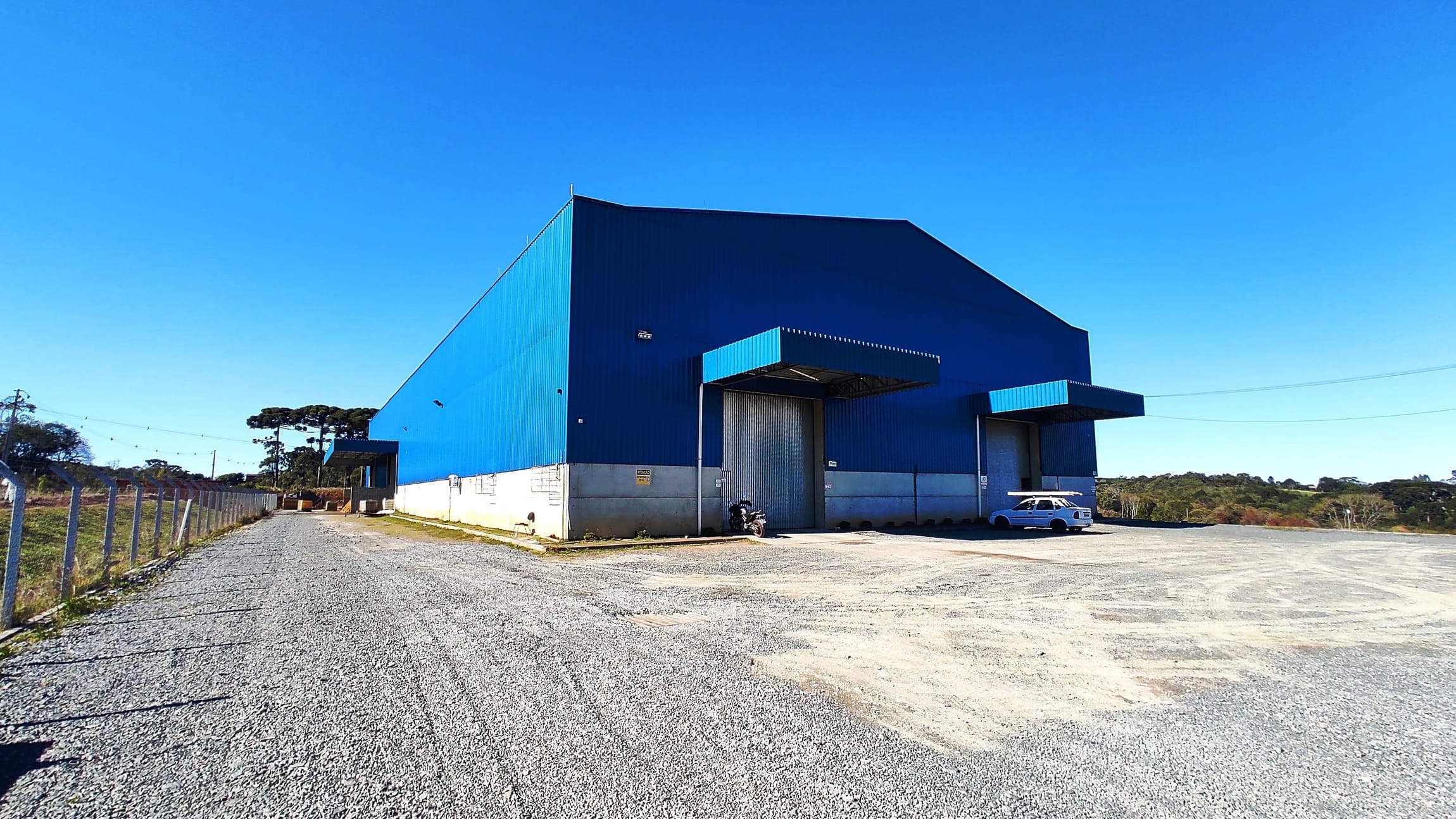 https://static.arboimoveis.com.br/BA0001_SLTI/barracaoindustrialparavendaealuguelemcampolargo_1627675314166.jpg