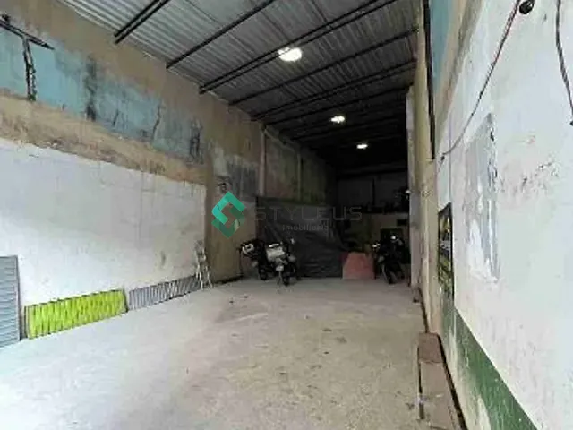 Galpão / Barracão com 122m², para alugar, no bairro Méier em Rio de Janeiro