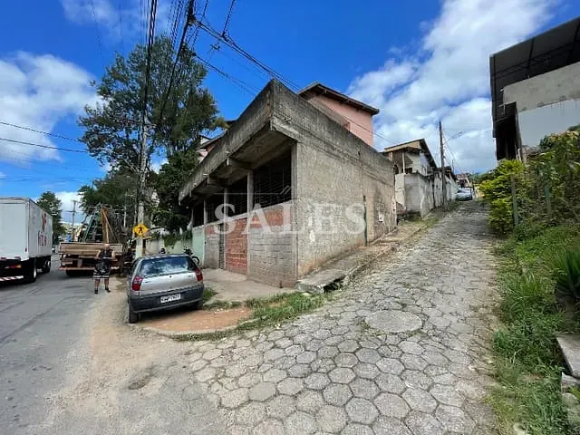 Galpão / Barracão com 211m², à venda, no bairro Santa Efigenia em Juiz de Fora