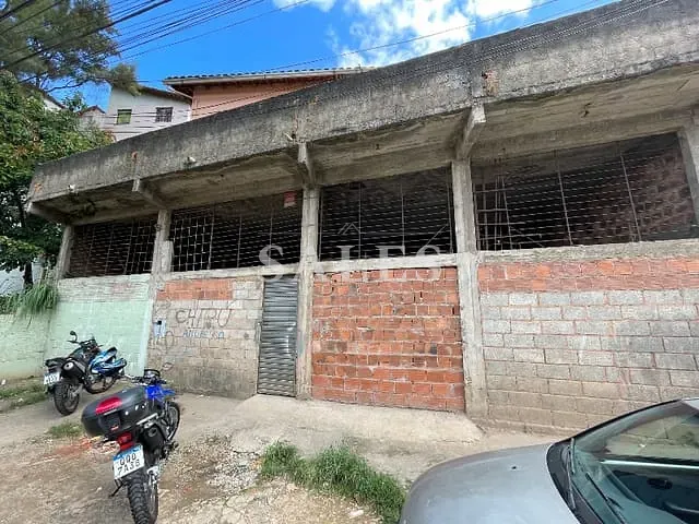 Galpão / Barracão com 211m², à venda, no bairro Santa Efigenia em Juiz de Fora