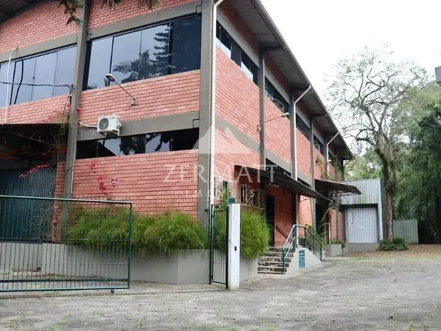 Galpão / Barracão com 2405m², para alugar, no bairro Velha Central em Blumenau