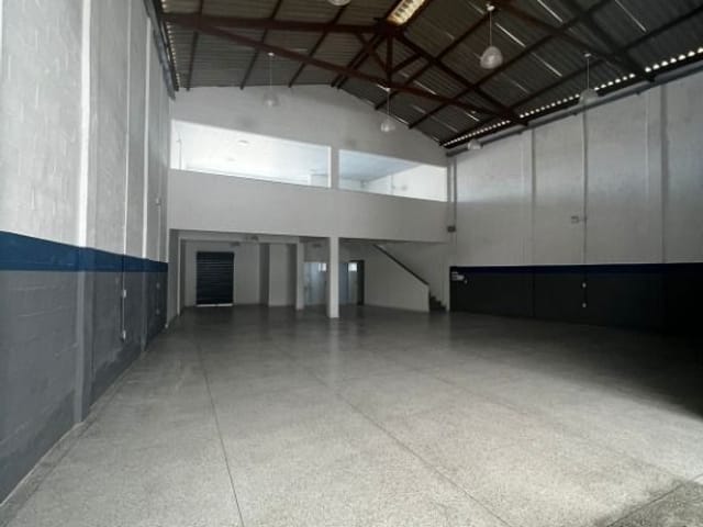 Galpão / Barracão com 480m², para alugar, no bairro Centro em Barra dos Coqueiros