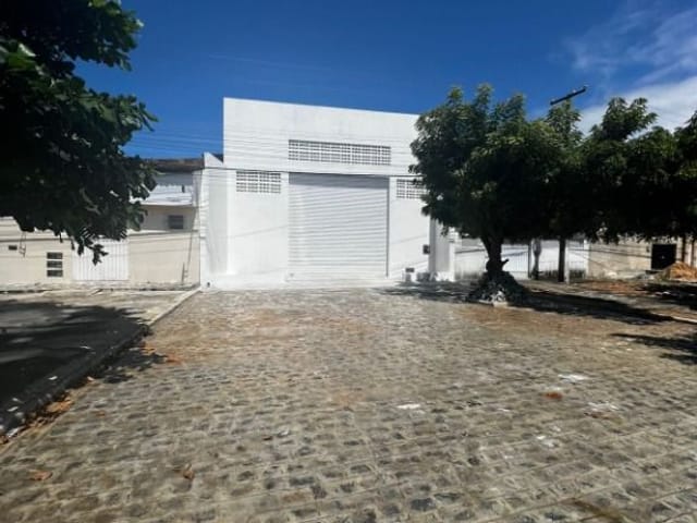 Galpão / Barracão com 480m², para alugar, no bairro Centro em Barra dos Coqueiros