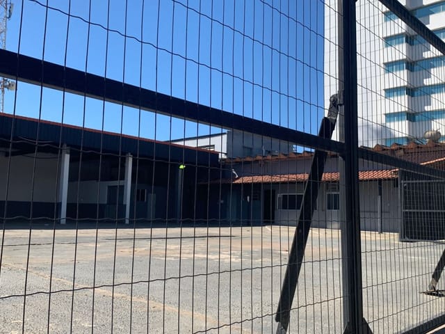 Galpão / Barracão com 1000m², à venda, no bairro Granja dos Cavaleiros em Macaé
